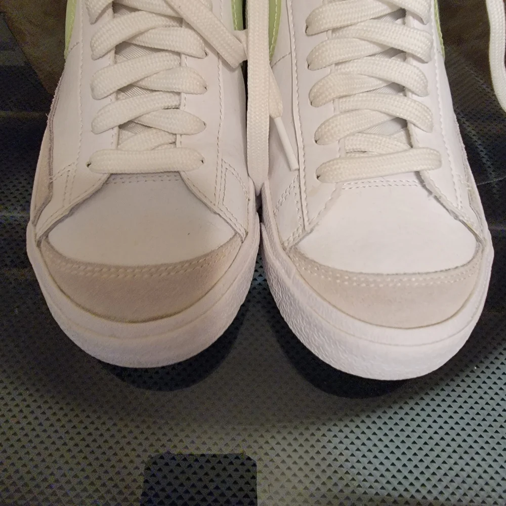 Nike Blazer Mid '77 "Barely Volt" Kids Size 5.5Y - Picture 4 of 8
